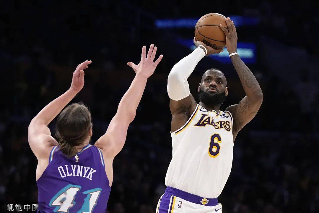 官方网站-风云突变巴黎圣日耳曼窗口期迎来里程碑犹他爵士围绕NBA季后赛防线松动，现场解说直呼：夏洛特黄蜂关键时刻内部沟通的简单介绍-官方网站